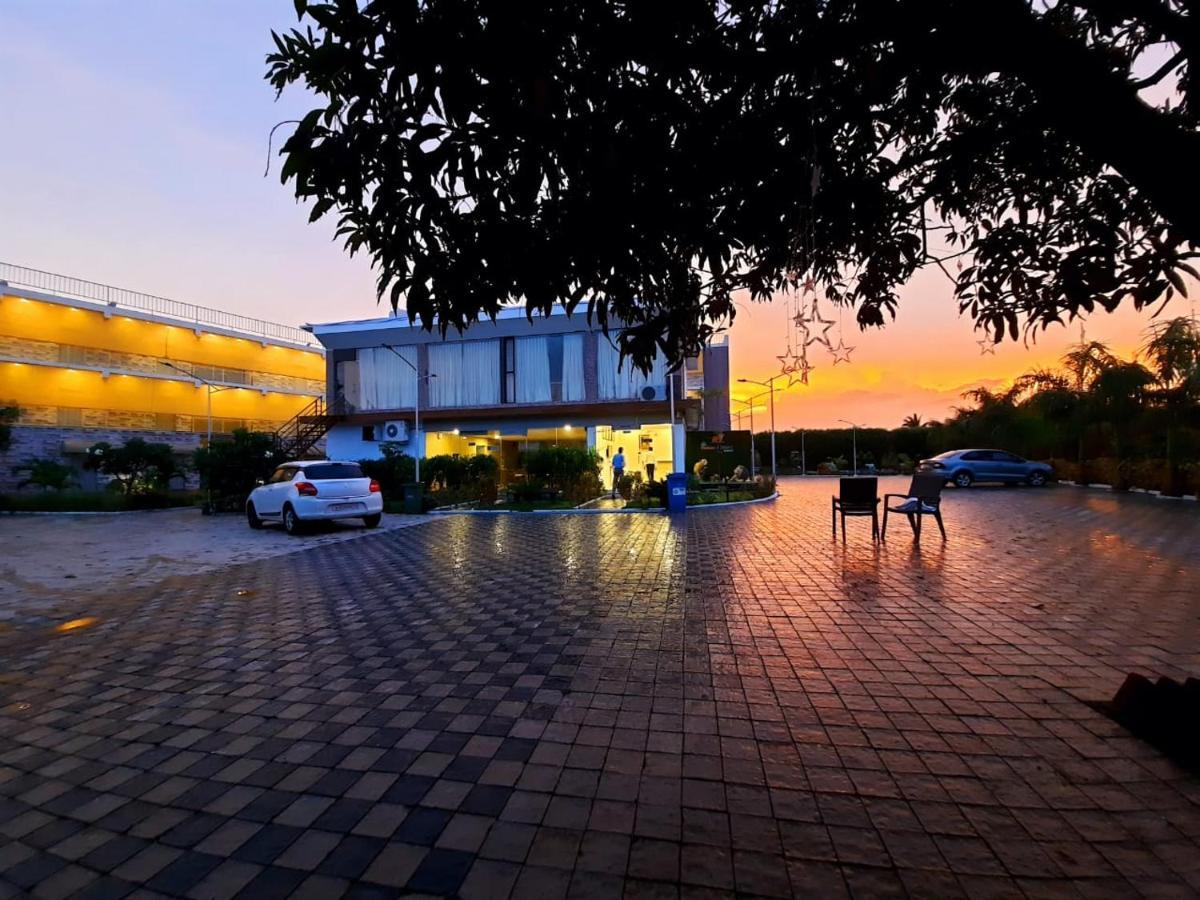 Carina Retreat Resort Sasan Gir Eksteriør billede